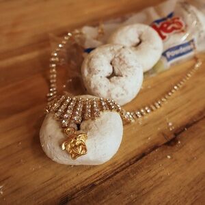 Elegant Gold Necklace with rhinestone